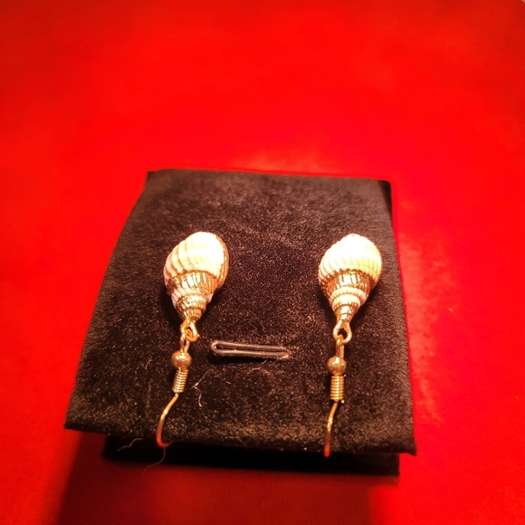 0291. Beautiful, FUN, Gold Trimmed Shell Necklace and Earrings ~ In a Gift Box - Picture 3 of 10